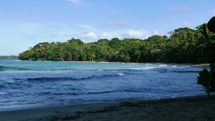 Calm day with small waves at Playa Chiquita, Limon - Photo - Go Visit ...